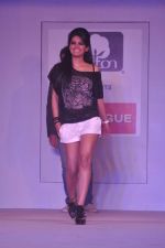 Geeta Basra at Anita Dongre Cotton Council fashion show in Mumbai on 8th May 2012 (19).JPG